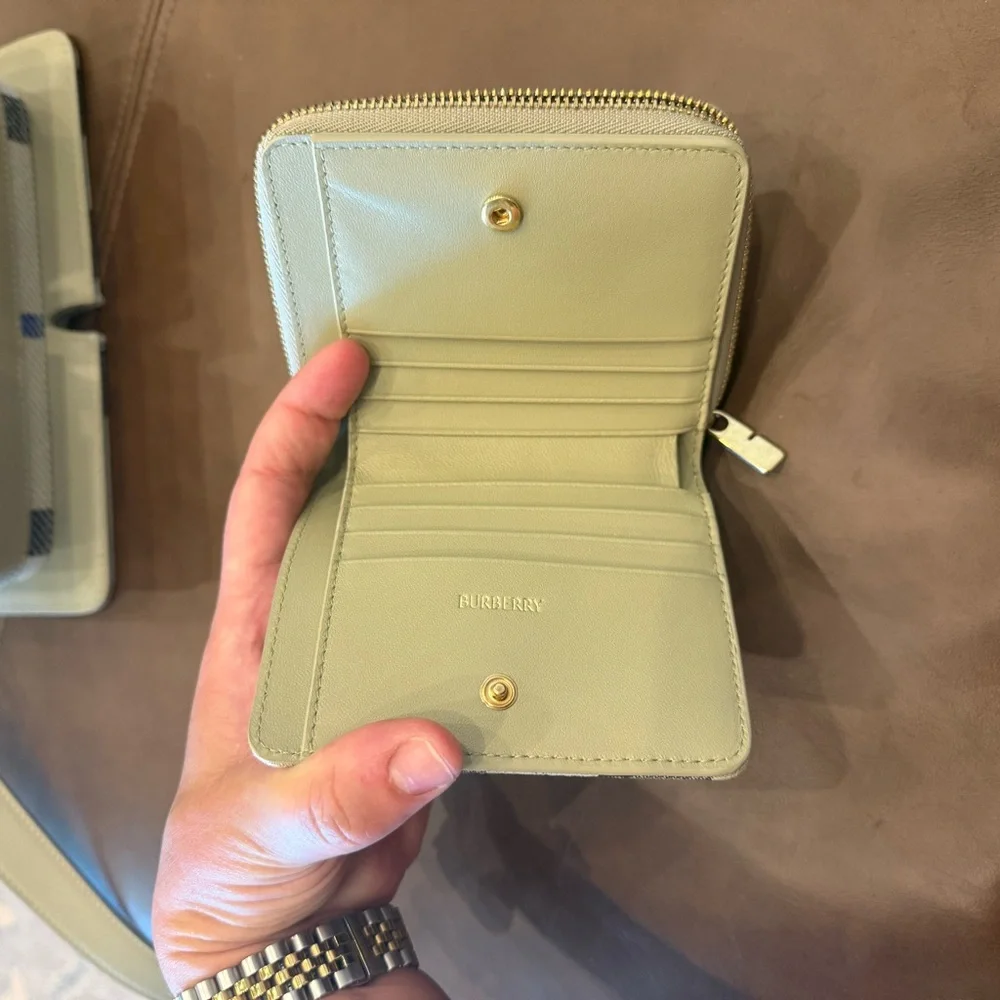 Burberry Wallet - Picture 4 of 4